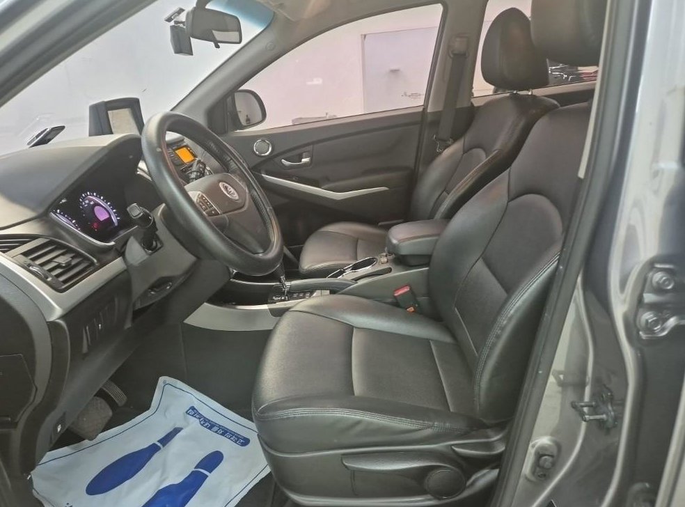 KG모빌리티(쌍용)  코란도 2WD 2.0 CVT 사진 11