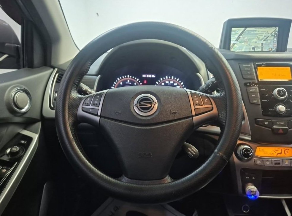 KG모빌리티(쌍용)  코란도 2WD 2.0 CVT 사진 9