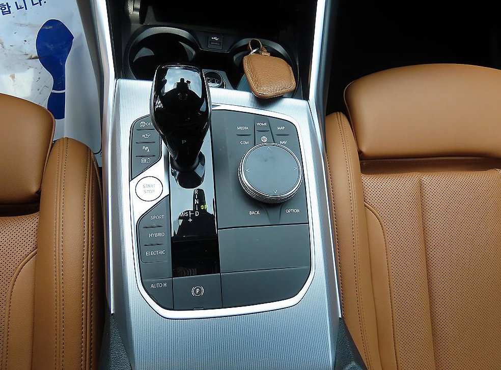 BMW 3시리즈 320e M 스포츠 사진 10