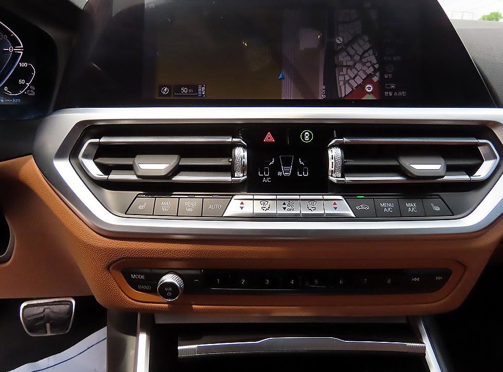 BMW 3시리즈 320e M 스포츠 사진 12
