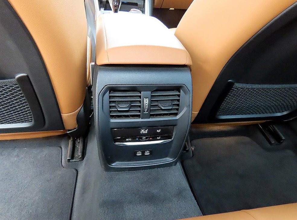 BMW 3시리즈 320e M 스포츠 사진 17