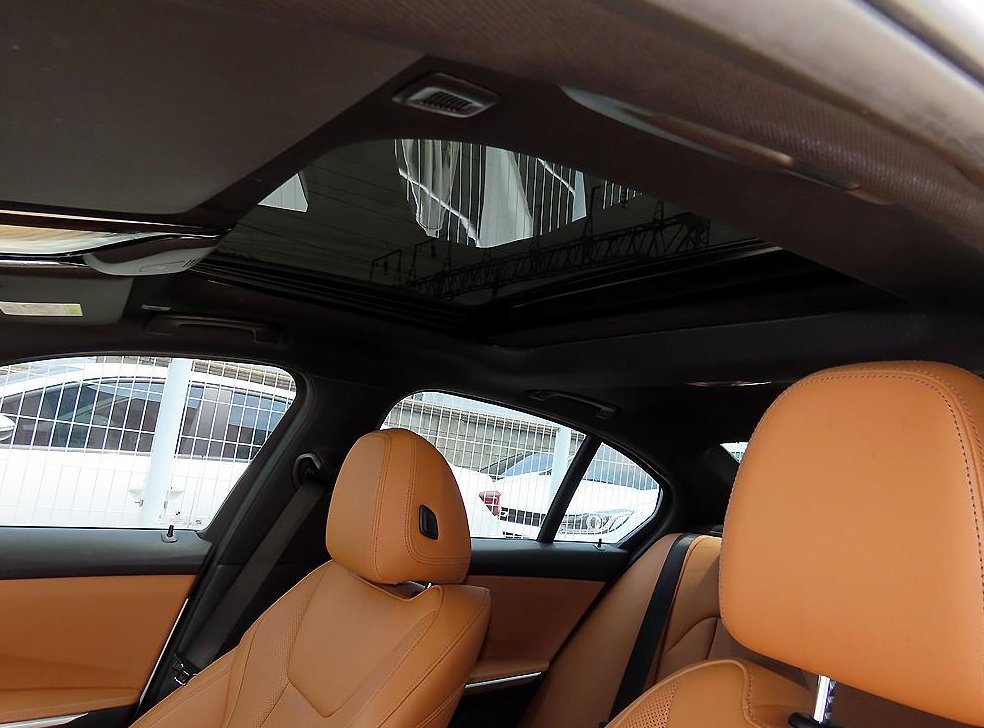BMW 3시리즈 320e M 스포츠 사진 18