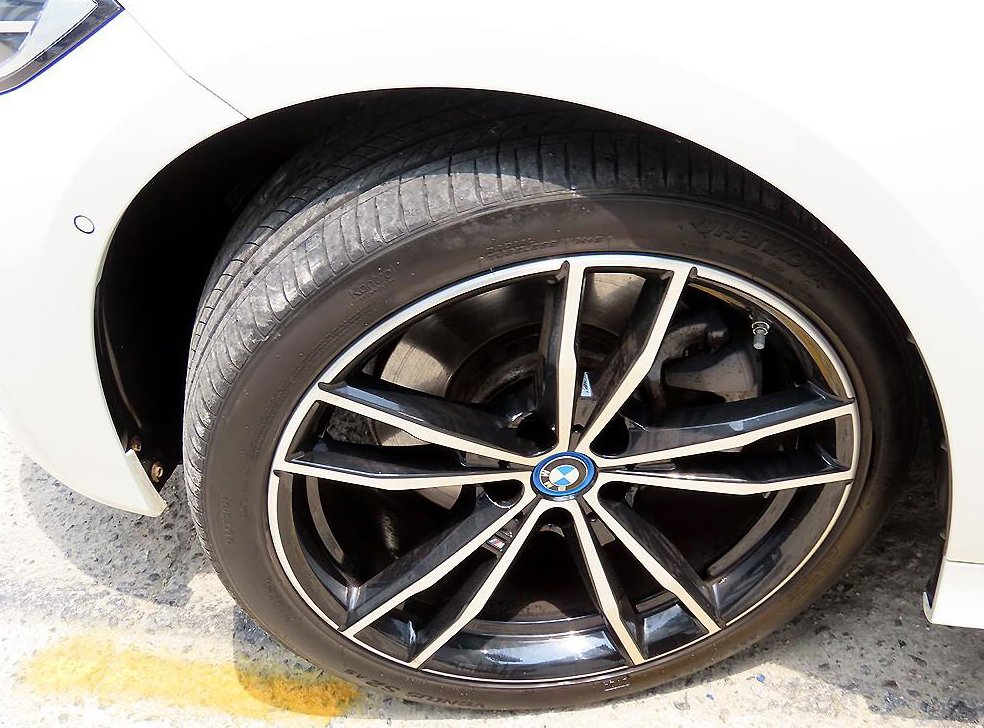 BMW 3시리즈 320e M 스포츠 사진 20