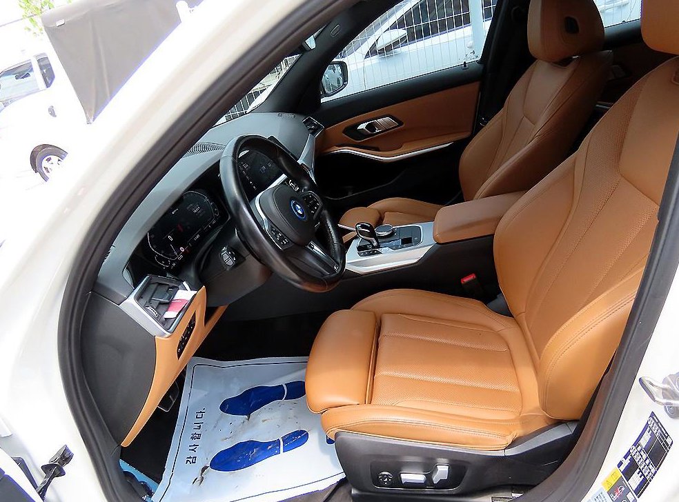 BMW 3시리즈 320e M 스포츠 사진 5