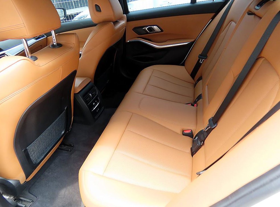 BMW 3시리즈 320e M 스포츠 사진 6