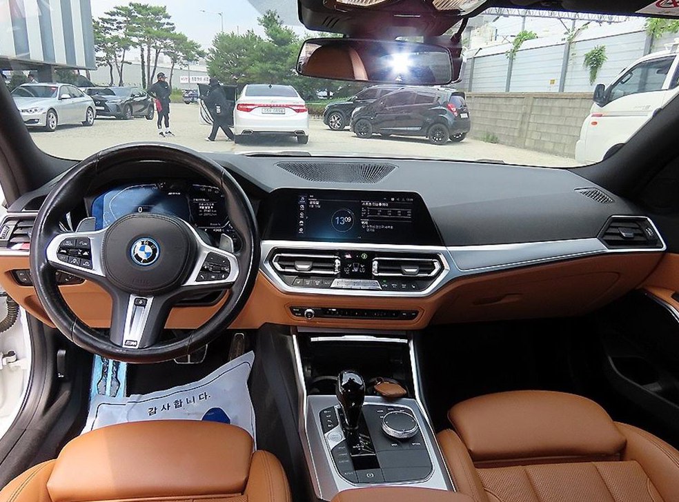 BMW 3시리즈 320e M 스포츠 사진 7