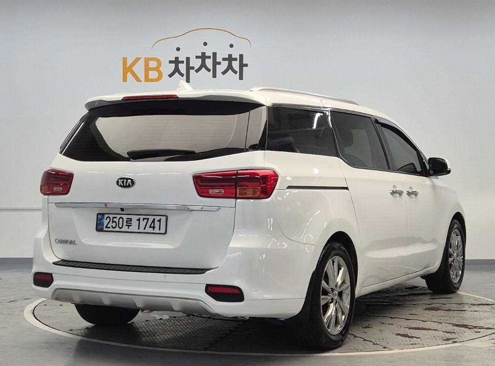 기아 카니발 디젤 9인승 프레스티지 사진 3