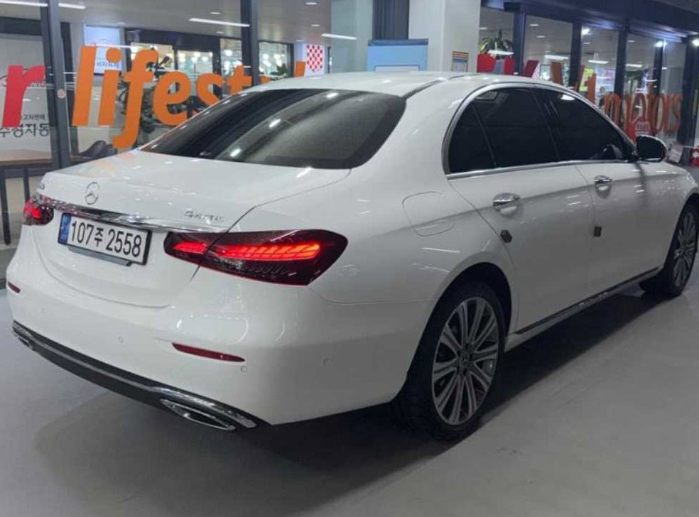 벤츠 E 클래스 E350 4MATIC 아방가르드 사진 4
