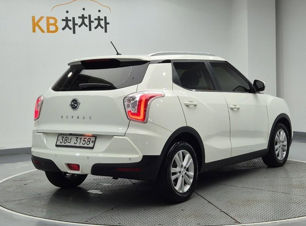 KG모빌리티(쌍용)  티볼리 2WD 가솔린 VX 사진 3