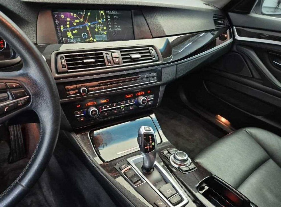 BMW 5시리즈 520d 사진 10