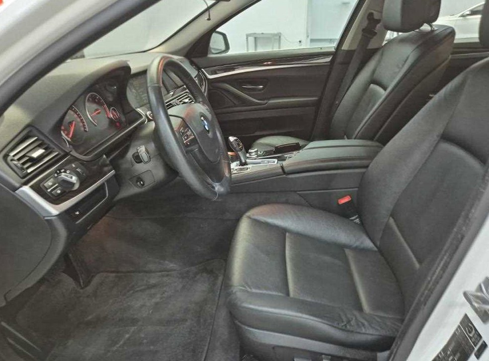 BMW 5시리즈 520d 사진 11