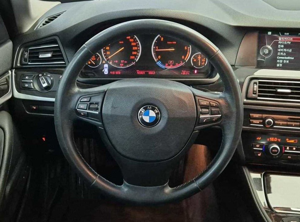 BMW 5시리즈 520d 사진 9