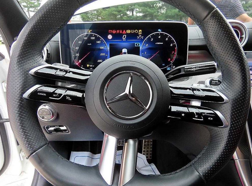 벤츠 C 클래스 C300 4MATIC AMG Line 사진 8