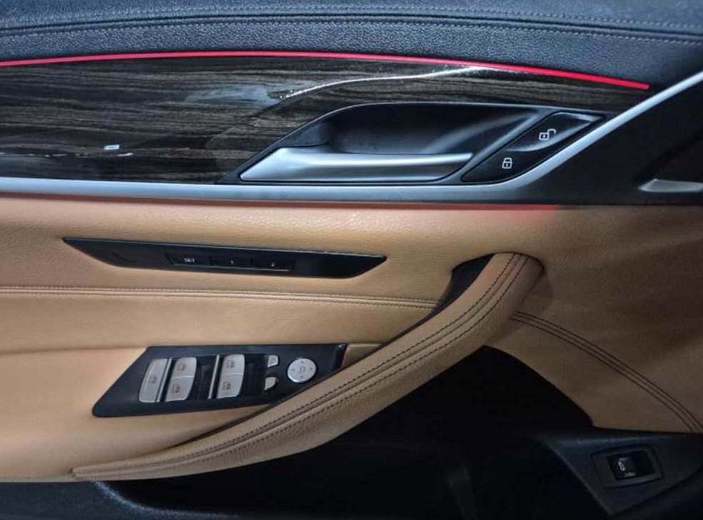 BMW 5시리즈 520i M 스포츠 사진 11