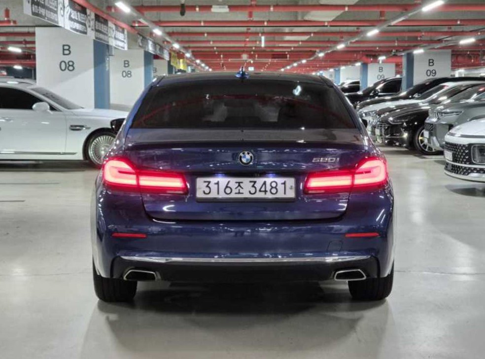 BMW 5시리즈 520i M 스포츠 사진 4