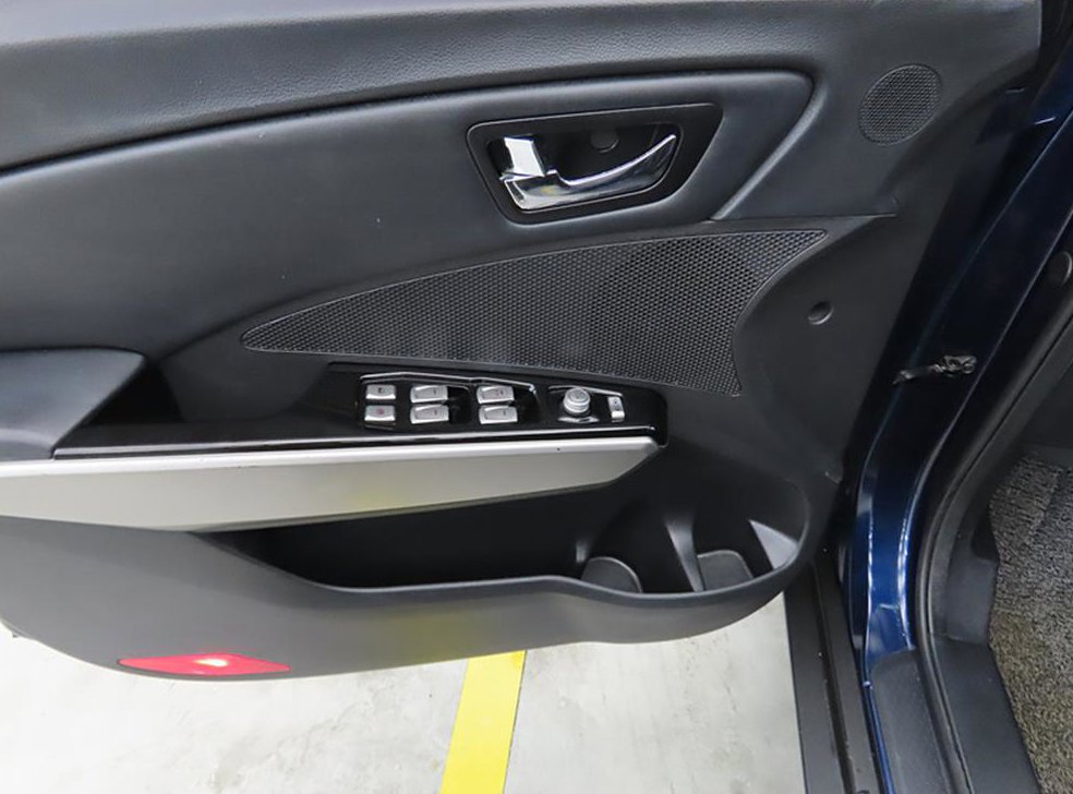 KG모빌리티(쌍용)  티볼리 디젤 2WD 1.6 LX 사진 14