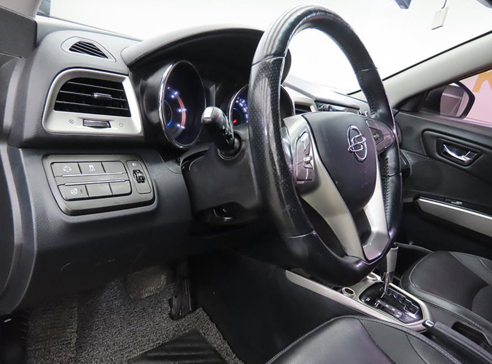 KG모빌리티(쌍용)  티볼리 디젤 2WD 1.6 LX 사진 15