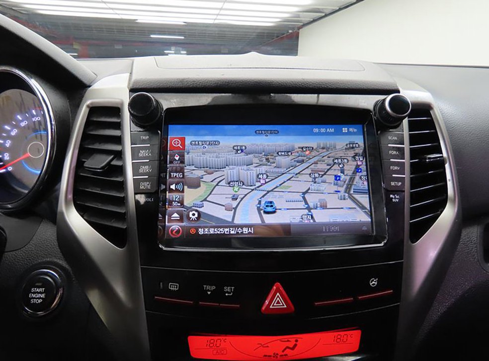 KG모빌리티(쌍용)  티볼리 디젤 2WD 1.6 LX 사진 17