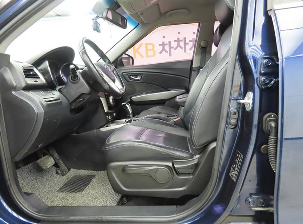 KG모빌리티(쌍용)  티볼리 디젤 2WD 1.6 LX 사진 5