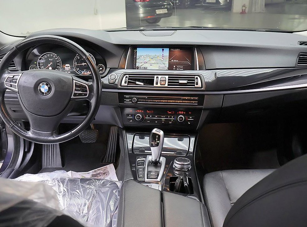 BMW 5시리즈 520d xDrive M 에어로다이나믹 사진 5