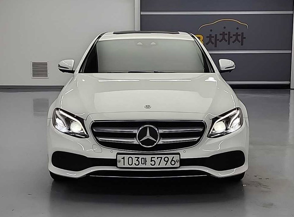 벤츠 E 클래스 E300 아방가르드 사진 2