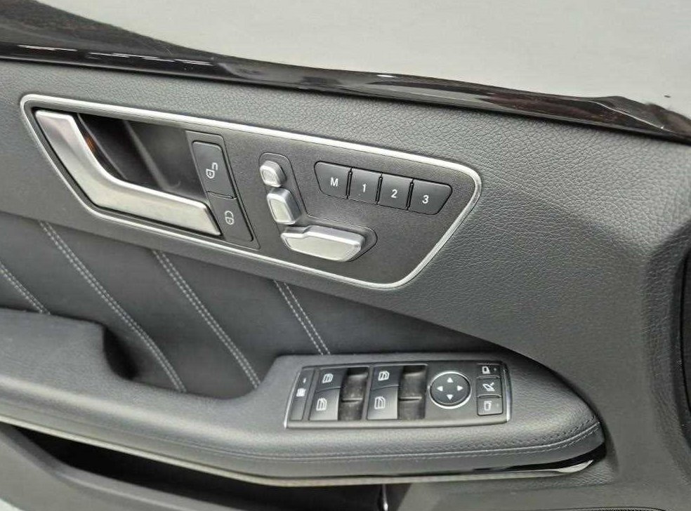 벤츠 E 클래스 E220 블루텍 아방가르드 사진 19