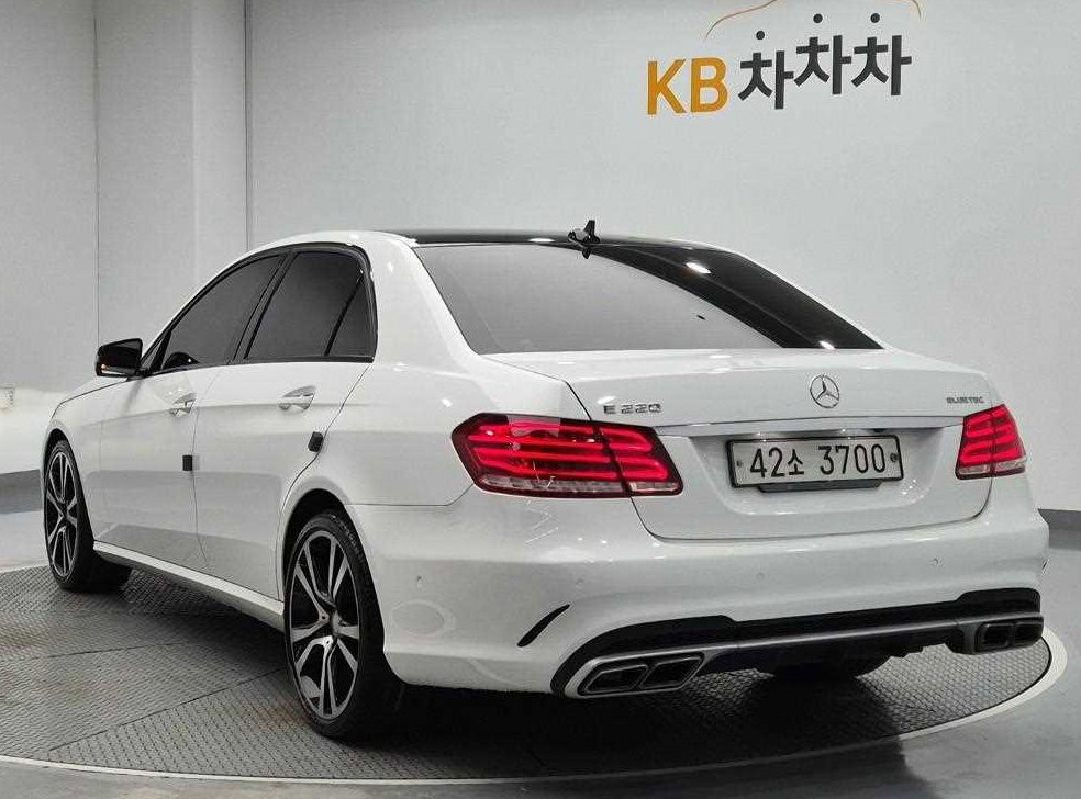 벤츠 E 클래스 E220 블루텍 아방가르드 사진 2