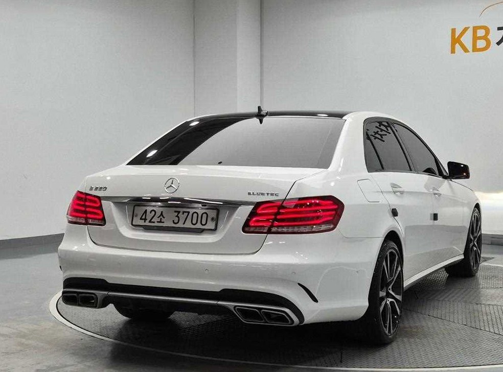 벤츠 E 클래스 E220 블루텍 아방가르드 사진 3