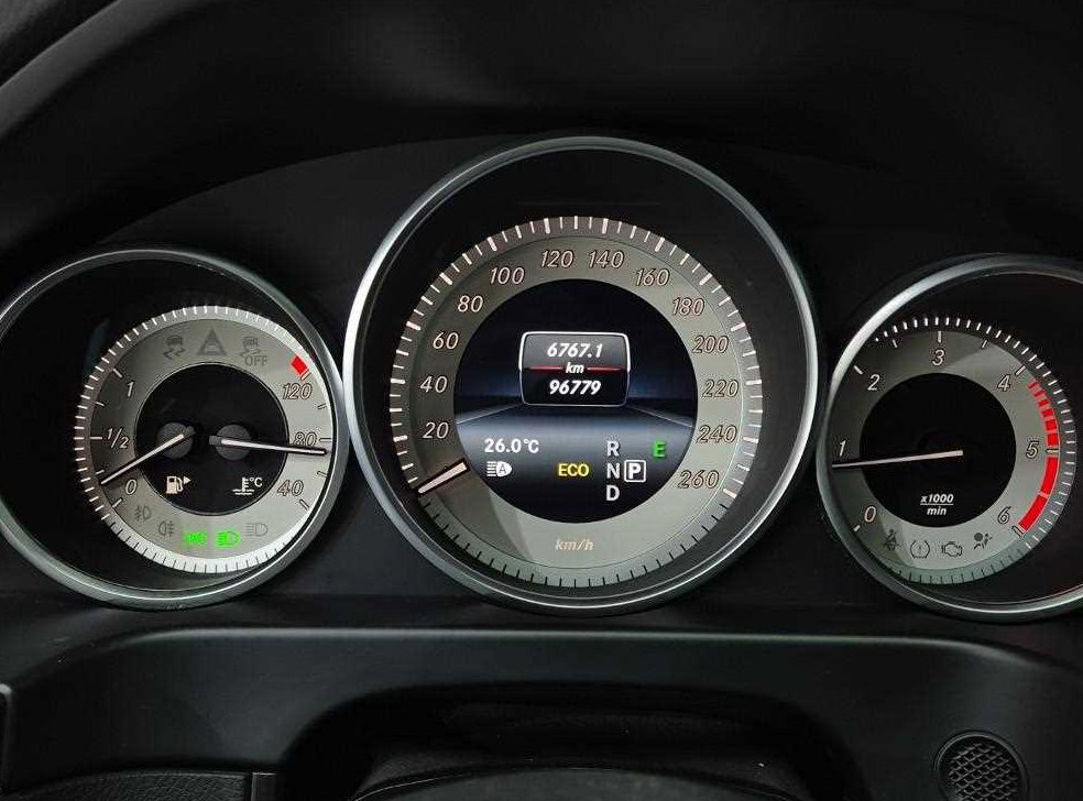벤츠 E 클래스 E220 블루텍 아방가르드 사진 6