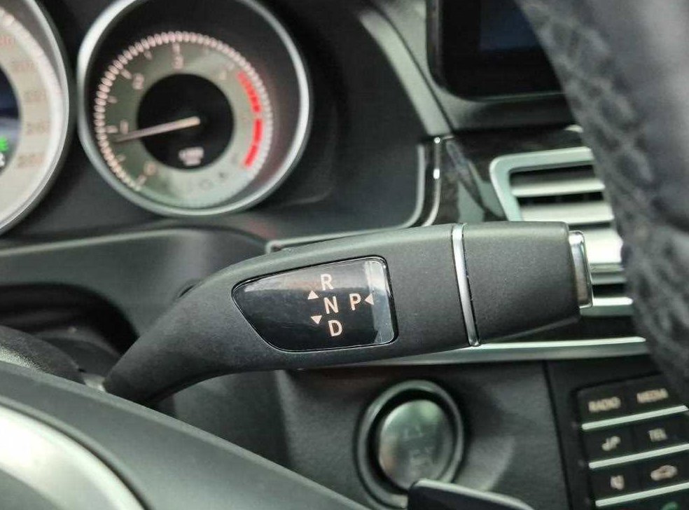 벤츠 E 클래스 E220 블루텍 아방가르드 사진 8