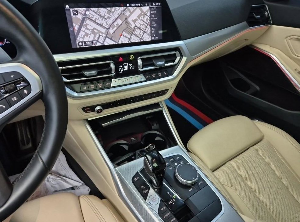BMW 3시리즈 320i M 스포츠 사진 15