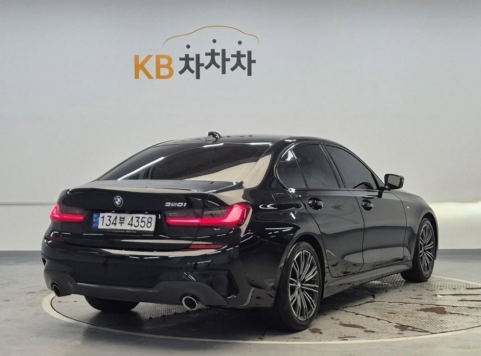BMW 3시리즈 320i M 스포츠 사진 3