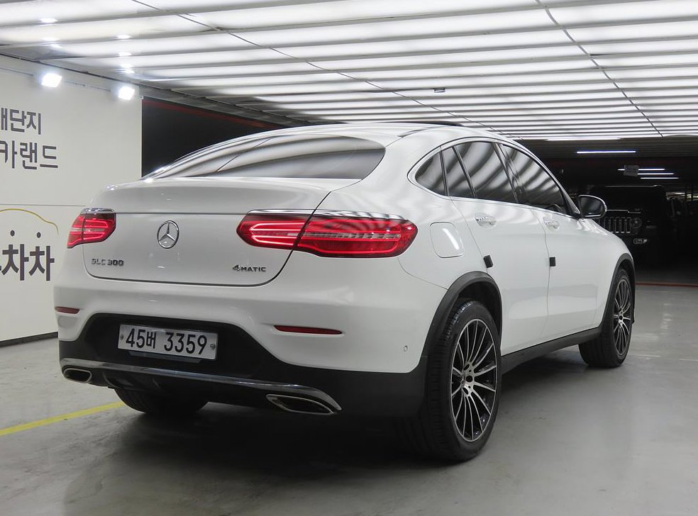 벤츠 GLC 클래스 GLC 300 4MATIC 쿠페 사진 4