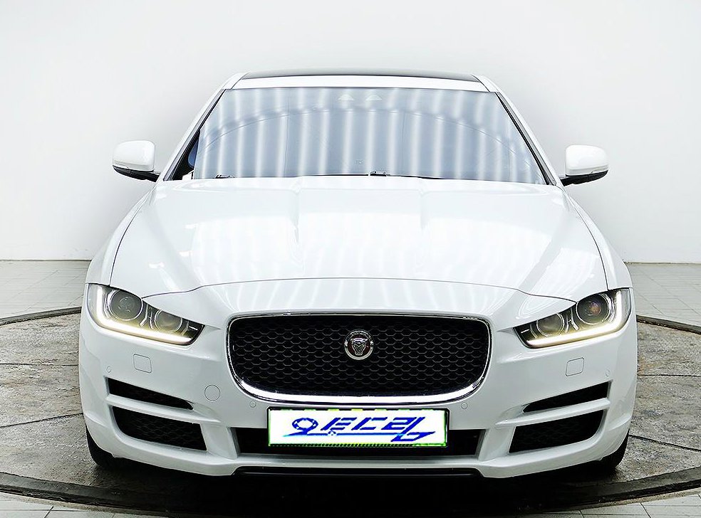 재규어 XE 2.0D 프레스티지 사진 1