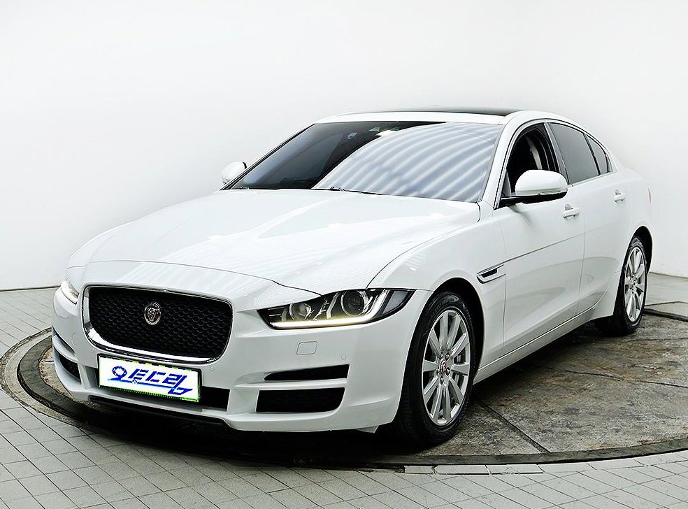재규어 XE 2.0D 프레스티지 사진 2