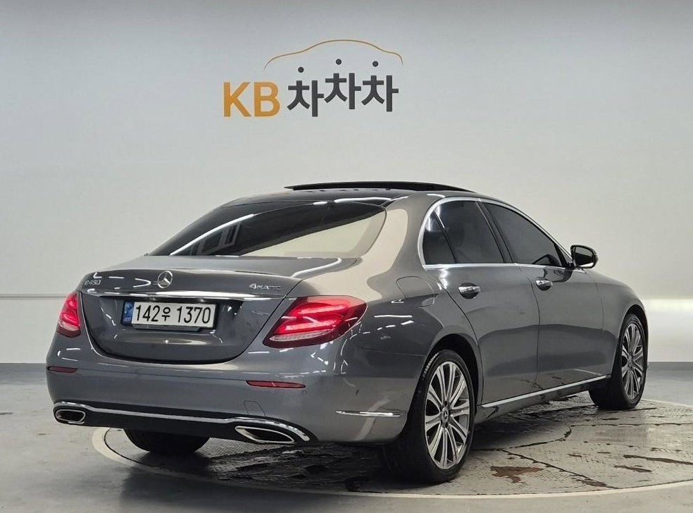 벤츠 E 클래스 E450 4MATIC 익스클루시브 사진 3