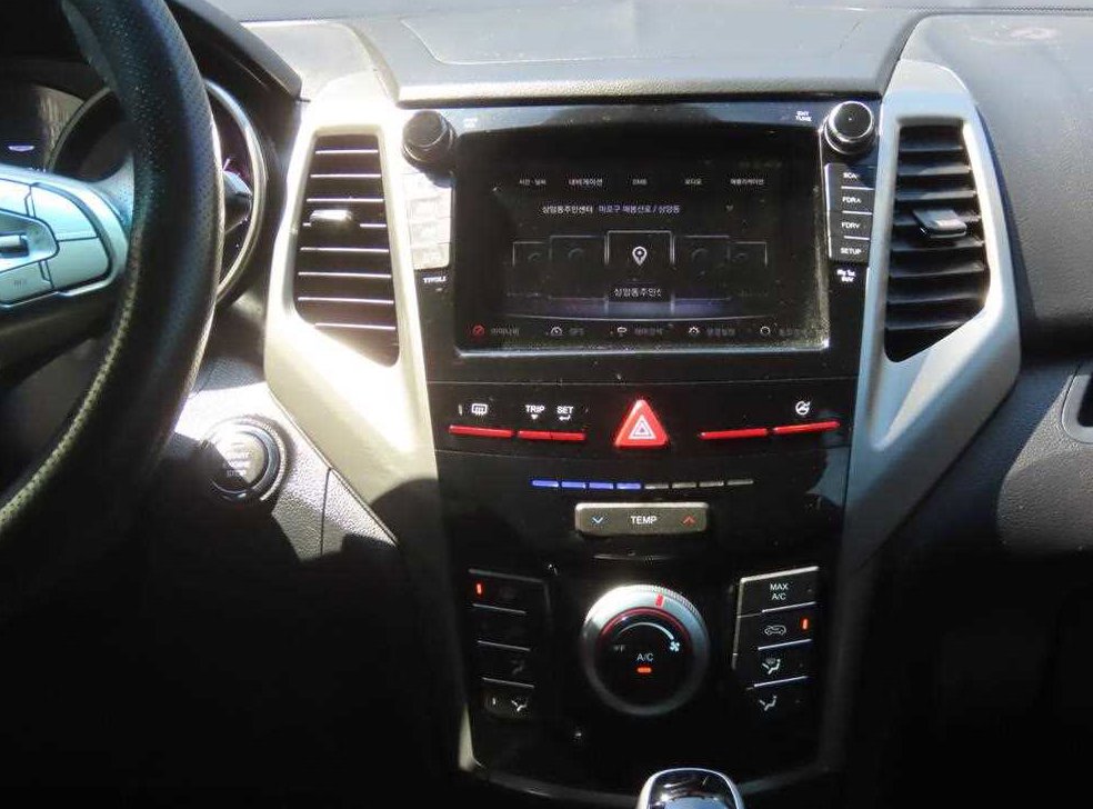 KG모빌리티(쌍용)  티볼리 디젤 2WD 1.6 VX 사진 9