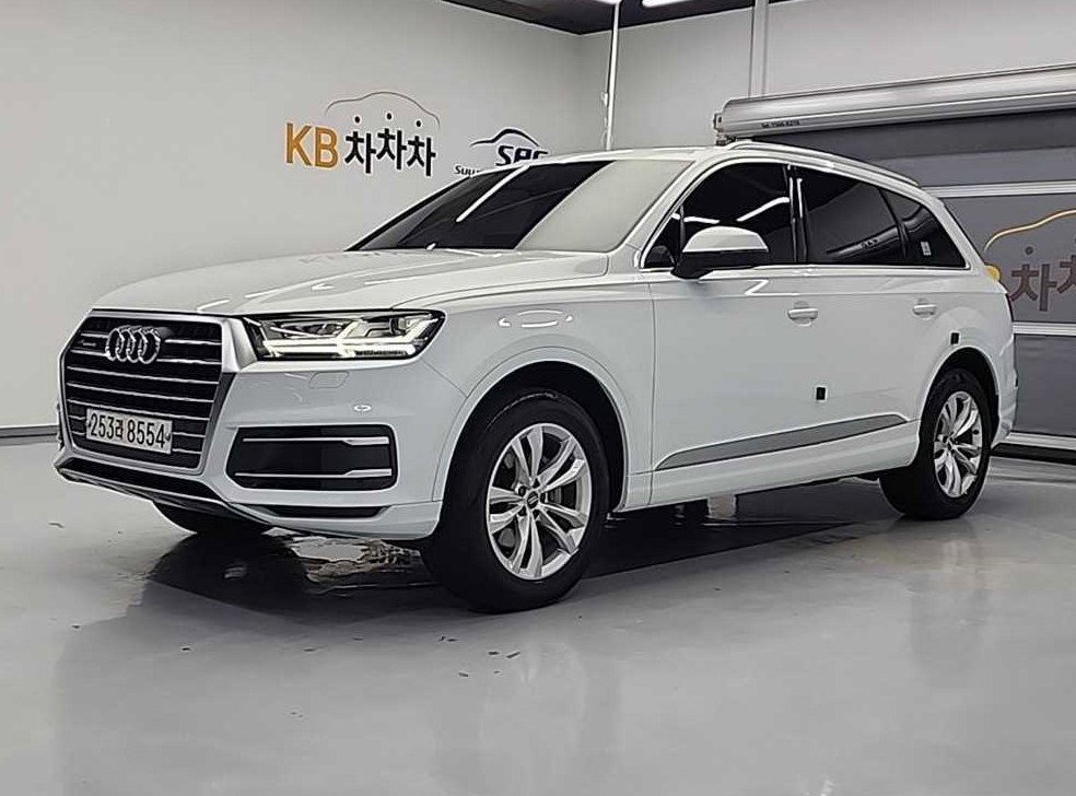 아우디 Q7 45 TFSI 콰트로