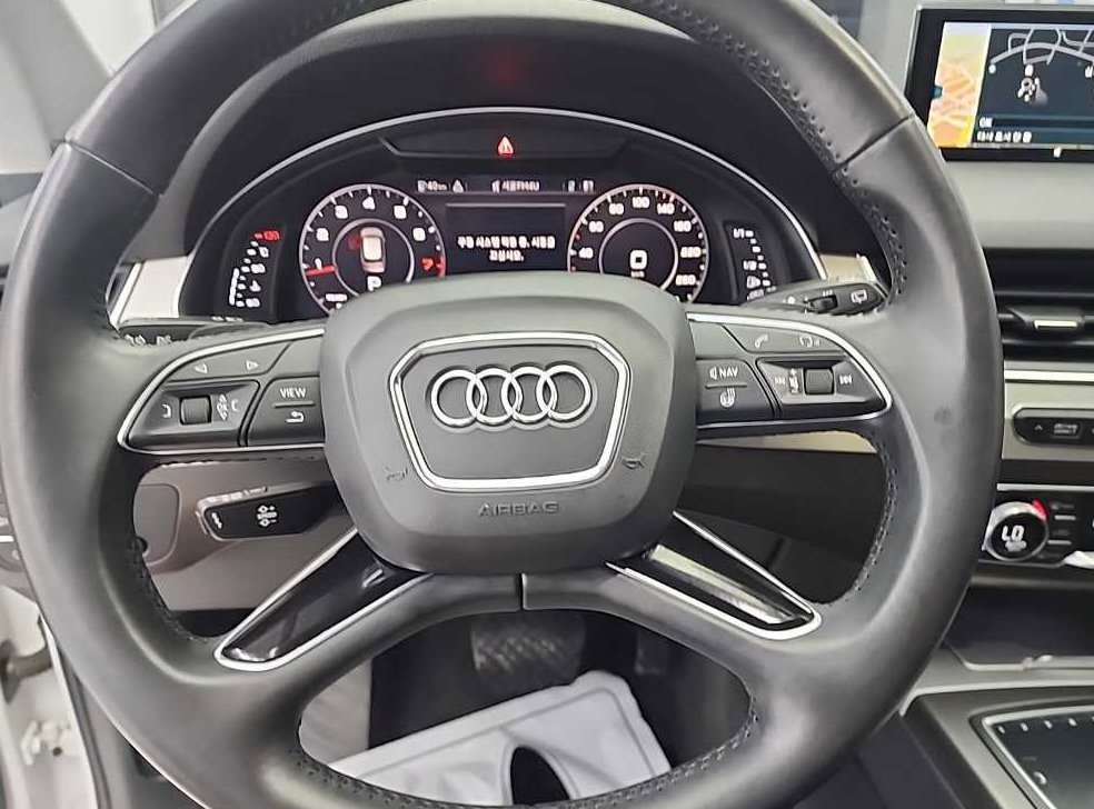 아우디 Q7 45 TFSI 콰트로 사진 9
