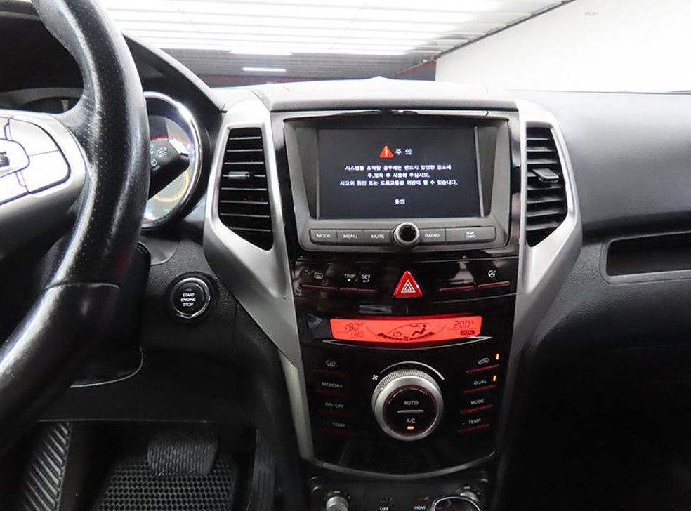 KG모빌리티(쌍용)  티볼리 가솔린 2WD 1.6 LX 사진 16