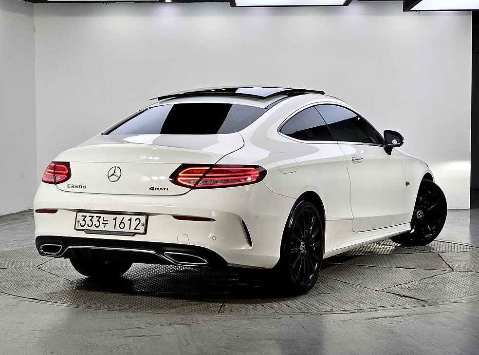 벤츠 C 클래스 C220 d 4MATIC 쿠페 사진 4