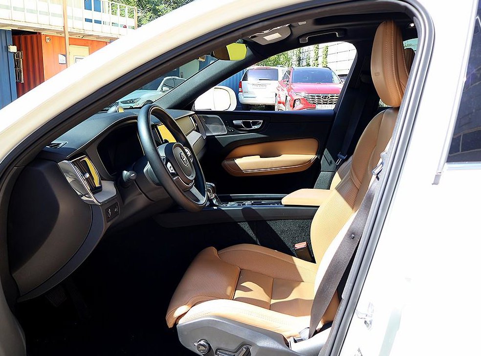 볼보 XC60 D5 AWD 인스크립션 사진 11