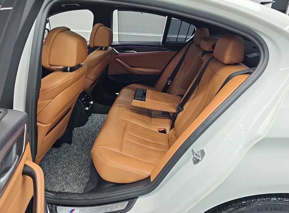 BMW 5시리즈 520d M 스포츠 플러스 사진 12