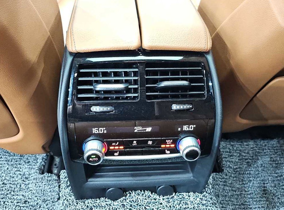 BMW 5시리즈 520d M 스포츠 플러스 사진 14