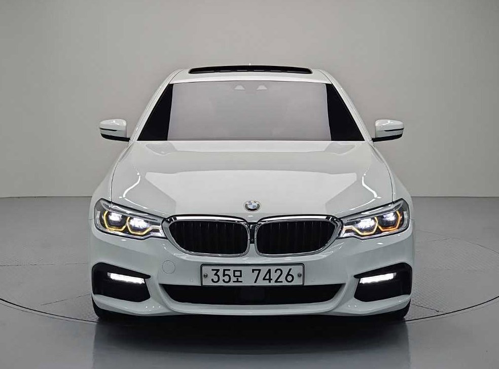 BMW 5시리즈 520d M 스포츠 플러스 사진 2