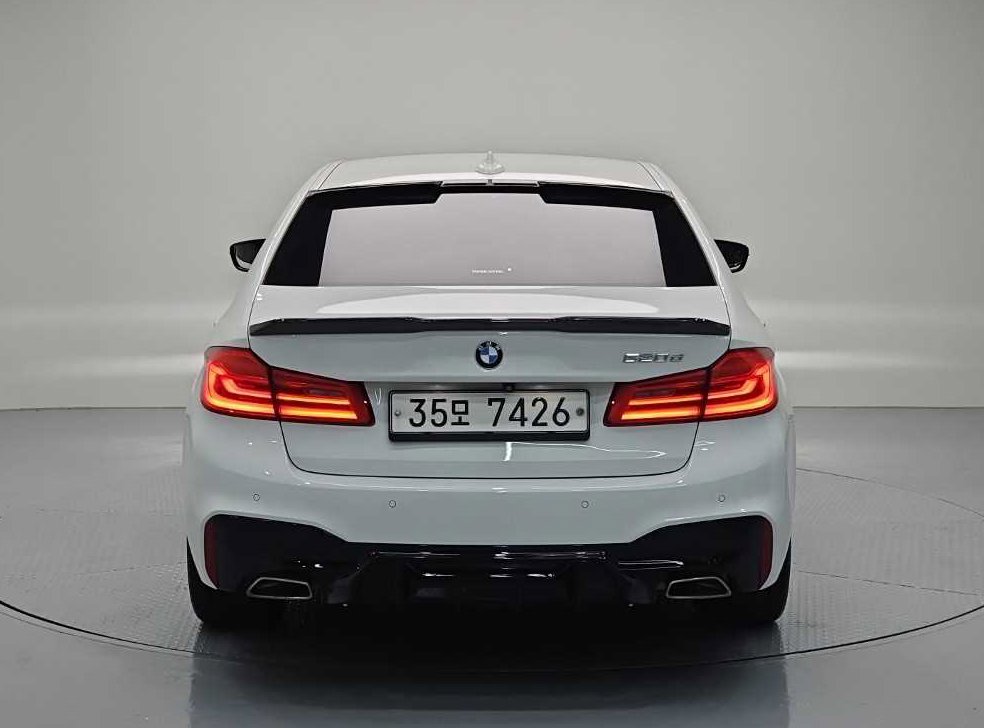 BMW 5시리즈 520d M 스포츠 플러스 사진 3