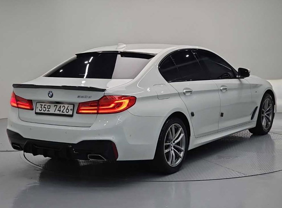 BMW 5시리즈 520d M 스포츠 플러스 사진 4