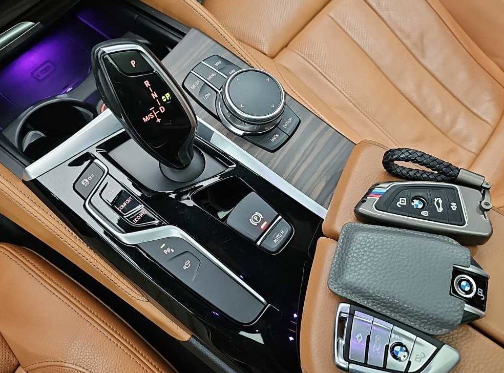 BMW 5시리즈 520d M 스포츠 플러스 사진 8