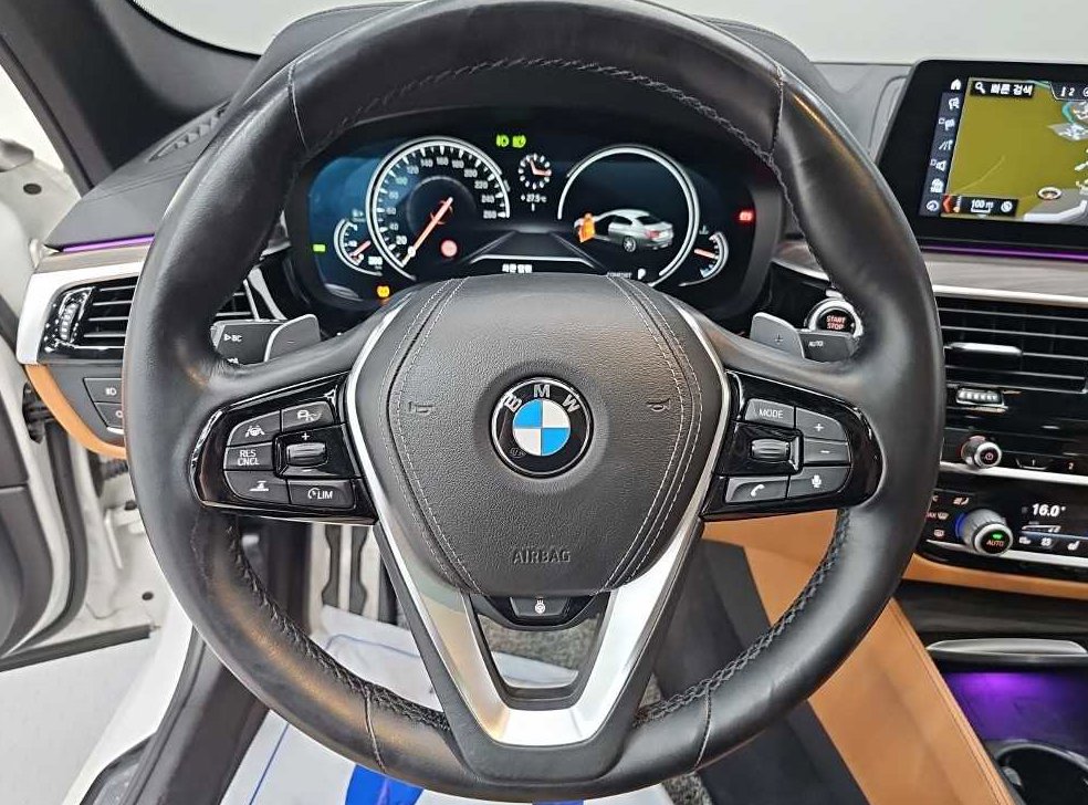 BMW 5시리즈 520d M 스포츠 플러스 사진 9