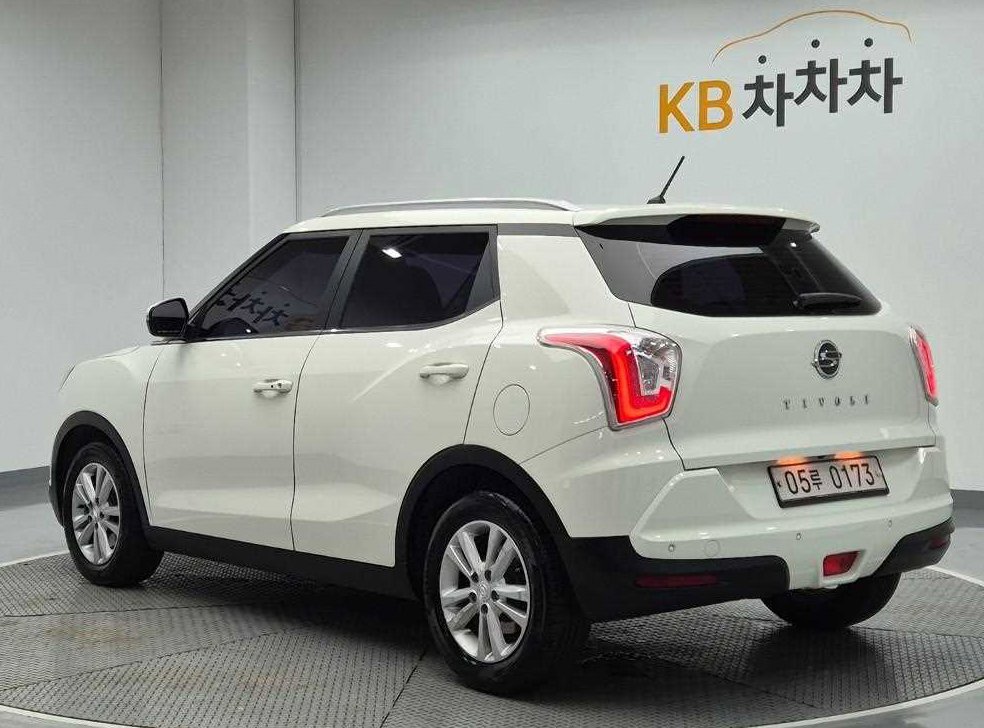 KG모빌리티(쌍용)  티볼리 가솔린 2WD 1.6 VX 사진 2